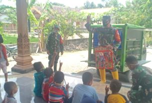 Disela Belajar Online, Dansatgas TMMD Bojonegoro Ajak Anak-Anak Bermain