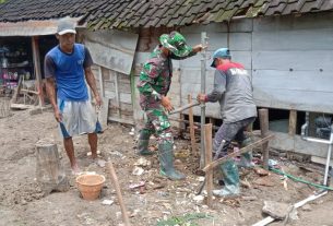 Program Aladin, Satgas TMMD Bojonegoro Lakukan Penggalian Pondasi Rumah Pamitaningsih