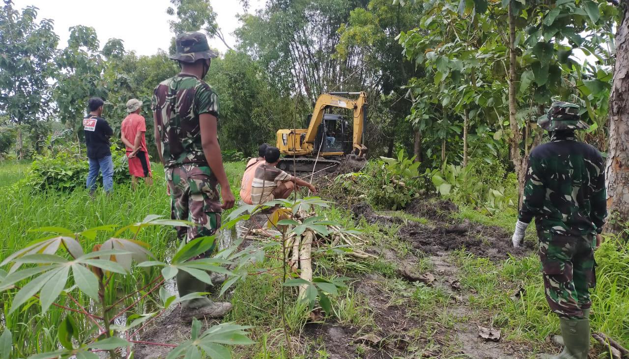 TMMD Tambakrejo Bersinergi Dengan Dinas PU-SDA Bojonegoro Normalisasi Sungai