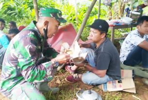 Jalin Kebersamaan Satgas TMMD Dan Warga Melalui Makan Siang