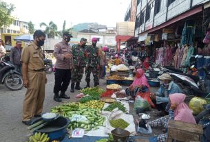 Pelda Ardinudin bersama dengan Tim Gugus Tugas terus menerapkan Protokol Kesehatan