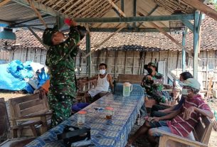 Didampingi Babinsa Jatimulyo, Danki Satgas TMMD Bojonegoro Tinjau Rumah Yatemo