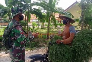 Pengguna Jalan Dapat Masker Gratis Dari Satgas TMMD Bojonegoro