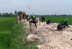 Pedel Urung Perbaikan Jalan Aspal Sasaran TMMD Bojonegoro Dipadatkan