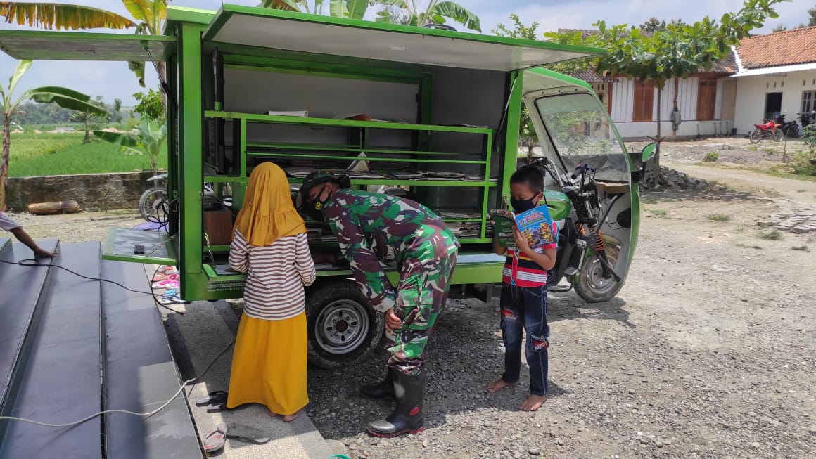 Anak-Anak Dilokasi TMMD Bojonegoro Serbu SI MOKOS