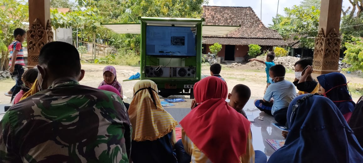 SI MOKOS Hadir Dilokasi TMMD Bojonegoro, Anak-Anak Jadi Ceria