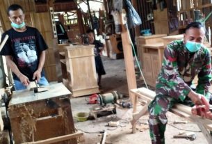 Pengrajin Kayu Jati Ngrancang, Terbantu Adanya Program TMMD Bojonegoro