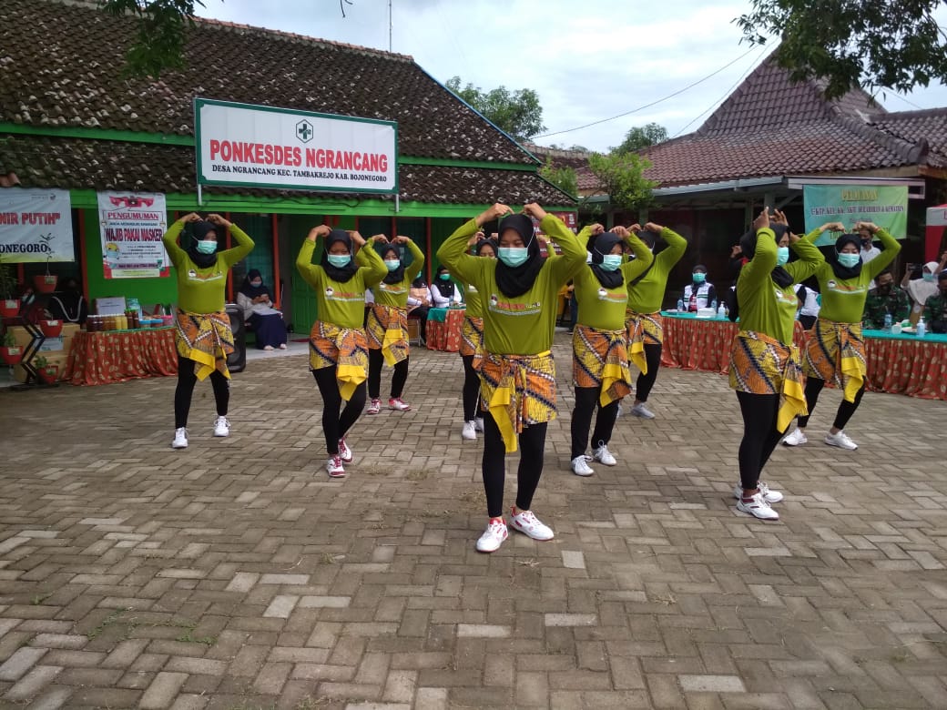 Masyarakat Sasaran TMMD Bojonegoro Bina Kesehatan Melalui Senam Akupresur