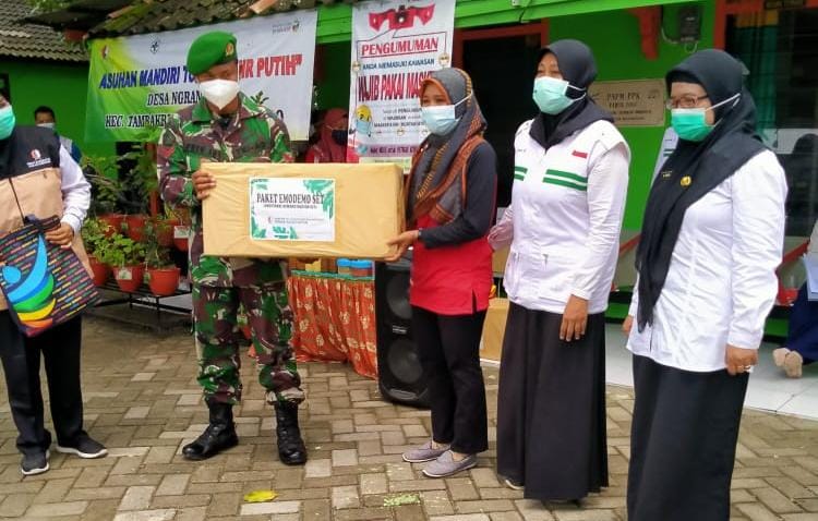 Dua Poskesdes Di Tambakrejo Dapat Bantuan Paket Toga TMMD Bojonegoro