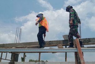 Sasaran TMMD Bojonegoro, Proses Kerangka Atap Gedung Sekolah Di Ngrancang