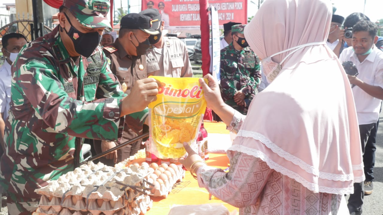 Dandim Aceh Barat Himbau Pagelaran Pasar Murah Tetap Mematuhi Protokol Kesehatan