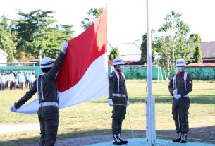 Pemkab Pesibar Lakukan Upacara Paripurna