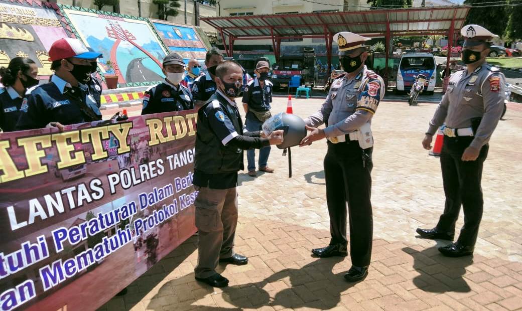 Satlantas Polres Tanggamus Laksanakan Safety Ridding Dua Club Motor