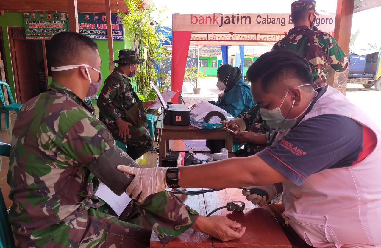 Tahap Pertama, Ratusan Satgas TMMD Bojonegoro Ikuti Vaksinasi Covid-19