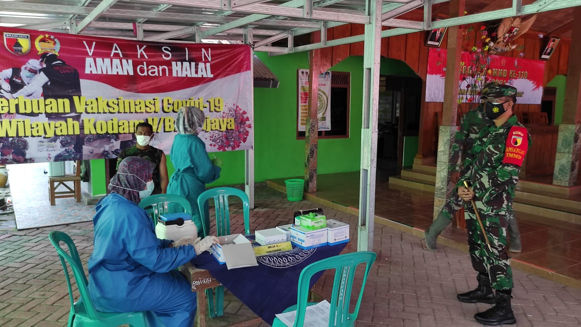 Dansatgas Pantau Langsung Prajurit BKO TMMD Bojonegoro Di Vaksinasi