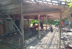 Peduli, Satgas TMMD Bojonegoro Bantu Perbaiki Atap Rumah Warga
