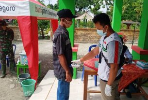 TMMD Bojonegoro, Petugas Kesehatan Cek Suhu Tubuh Warga