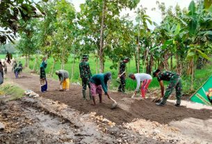 Semangat Satgas TMMD Bojonegoro Kerjakan Perbaikan Jalan Jatimulyo