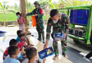 Satgas TMMD Bojonegoro Berikan Ilmu Pengetahuan Tambahan Anak-Anak Jatimulyo