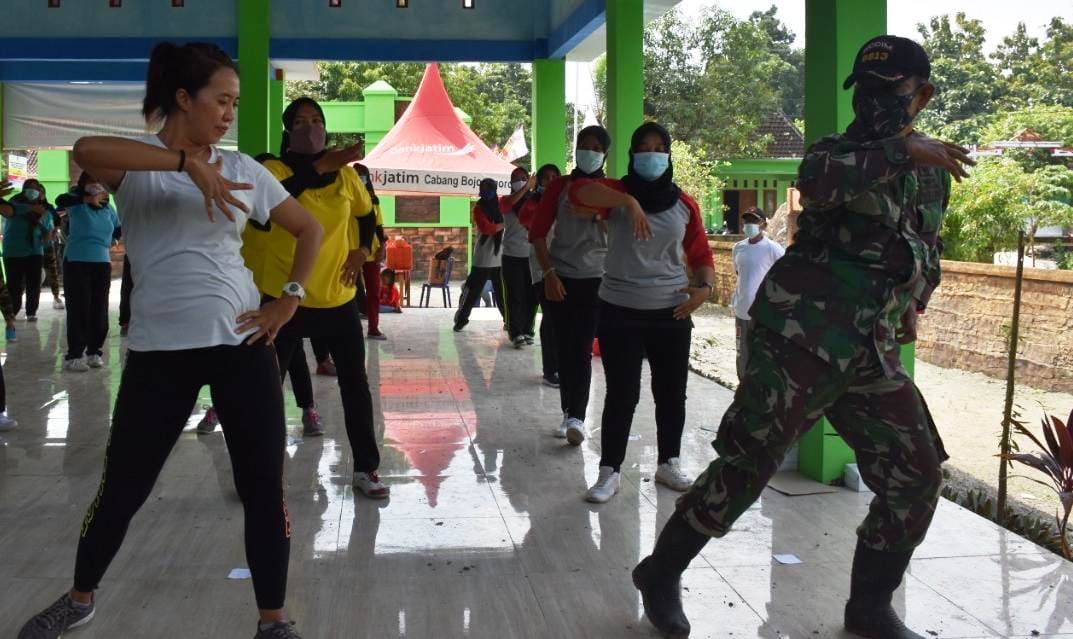 Meriah, Satuan Tugas TMMD Bojonegoro Ikuti Senam Kebugaran Jasmani