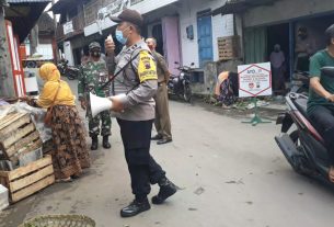 Sering Copot Masker Pedagang Lansia Perlu Diberitahu