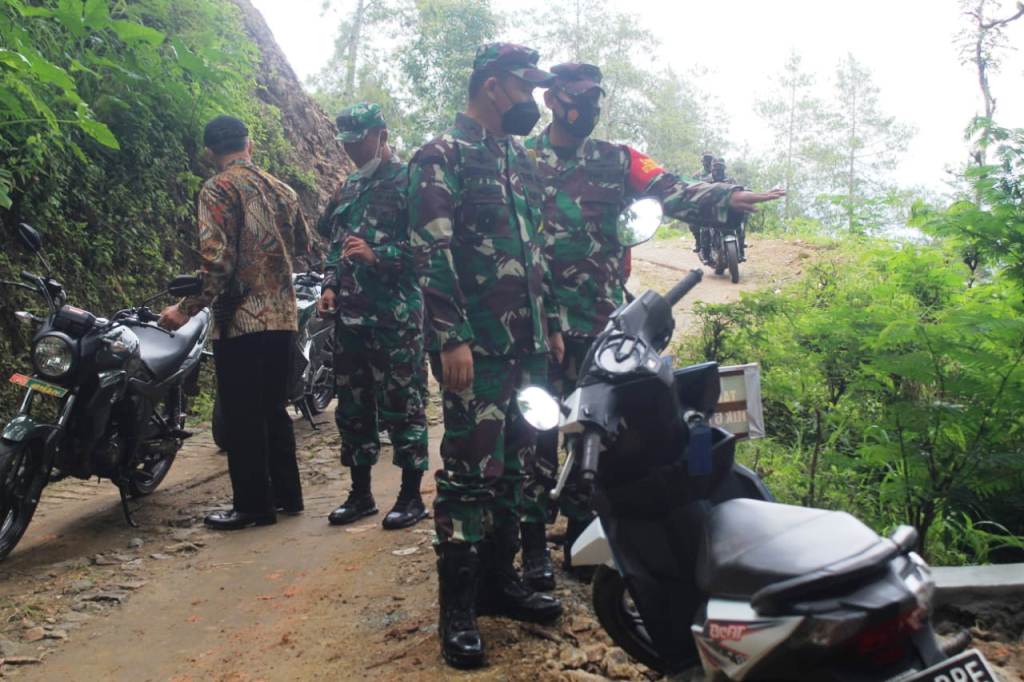 Asrena Kasad : Masyarakat Sangat Peduli, Bersama TNI Bangun Daerahnya