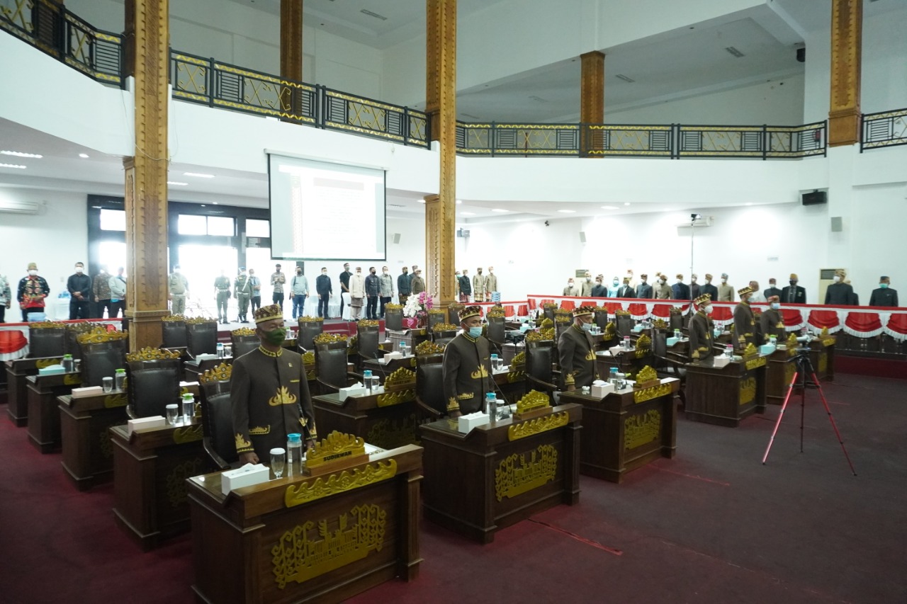 Bersama 8 Anggota DPRD Tubaba Bupati Umar Ahmad Ikuti Sidang Paripurna Hut Provinsi Lampung ke-57 dengan Hikmat