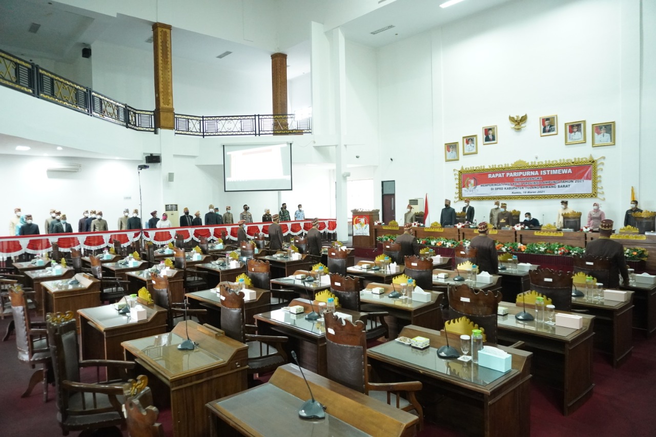 Bersama 8 Anggota DPRD Tubaba Bupati Umar Ahmad Ikuti Sidang Paripurna Hut Provinsi Lampung ke-57 dengan Hikmat