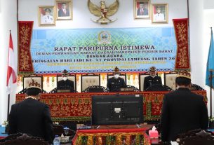 Plh Bupati Pesisir Barat Ikuti Rapat Paripurna Istimewa