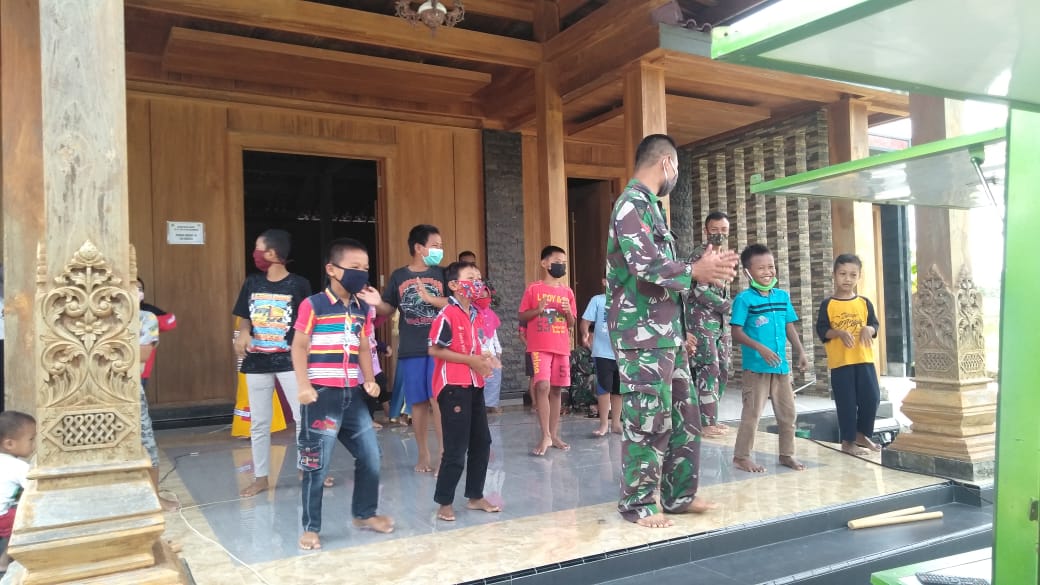 Semangat Anak-Anak Jatimulyo Belajar Bersama Satgas TMMD Bojonegoro