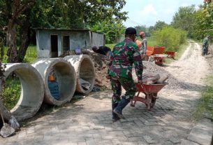 Pengerjaan Drainase TMMD Bojonegoro Jatimulyo Proses Pemasangan U-Ditch
