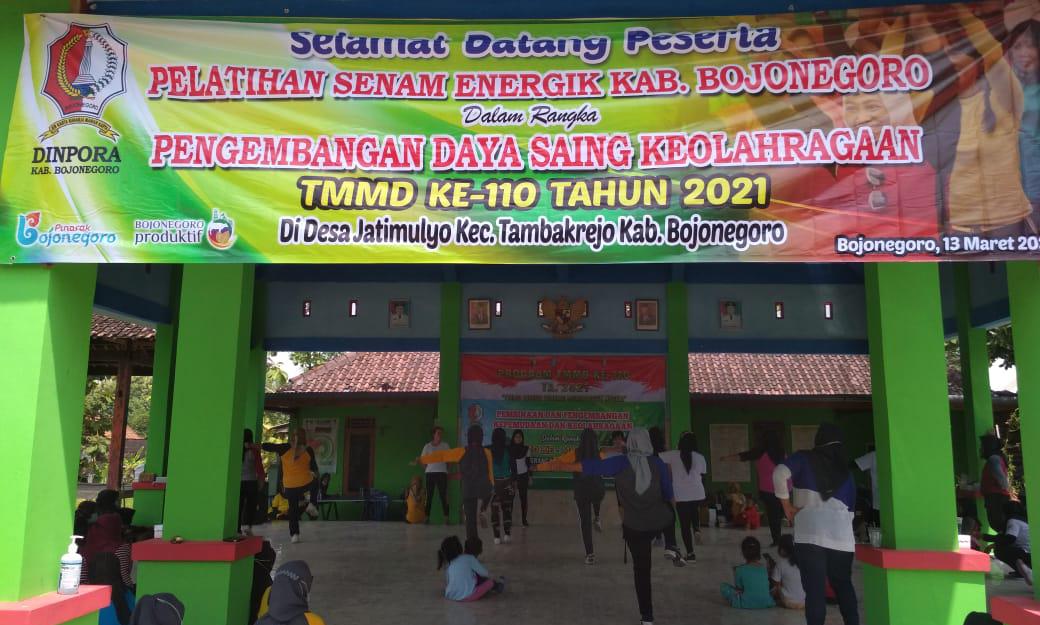 Sehat Ditengah Pandemi, Satgas TMMD Bojonegoro Support Senam Energik