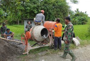 Pengecoran, Satgas TMMD Bojonegoro Datangkan Molen