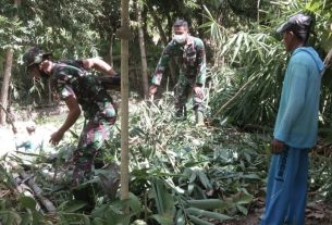 Perlancar Ekskavator Beroperasi, Satgas TMMD Bojonegoro Bersama Warga Bersihkan Bantaran Sungai