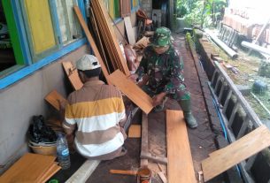 Dorong Usaha Plafon Kayu Jati, Satgas TMMD Bojonegoro Sambangi Suyono