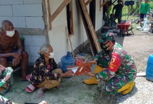 Keluarga Mbah Yadi Dapat Santunan Dari Dansatgas TMMD Bojonegoro