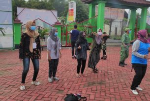 Satgas TMMD Bojonegoro Ajak Ibu-Ibu PKK Senam Bersama