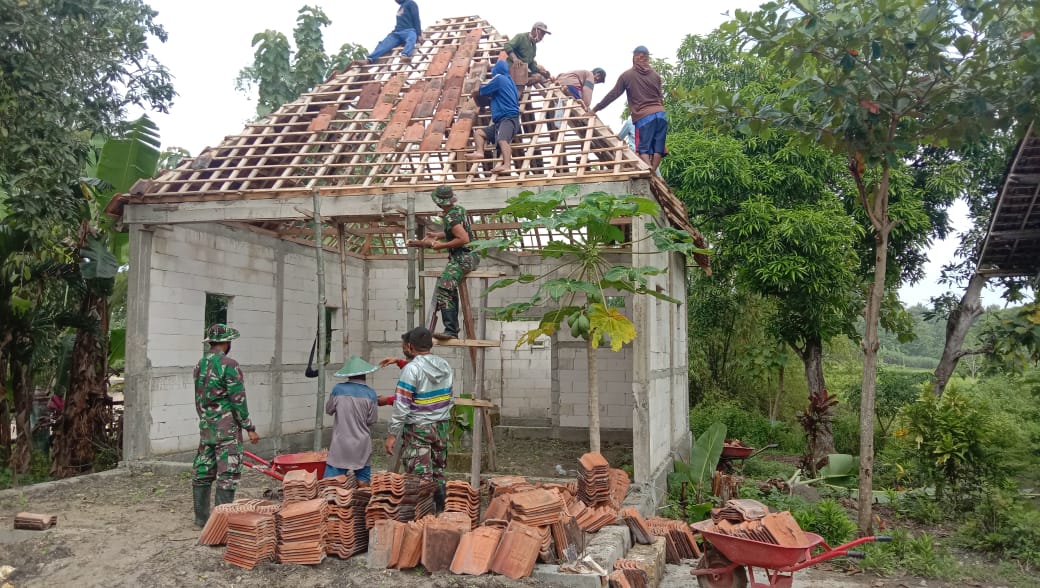 Semangat, Satgas TMMD Bojonegoro Dan Warga Renovasi Tempat Ibadah