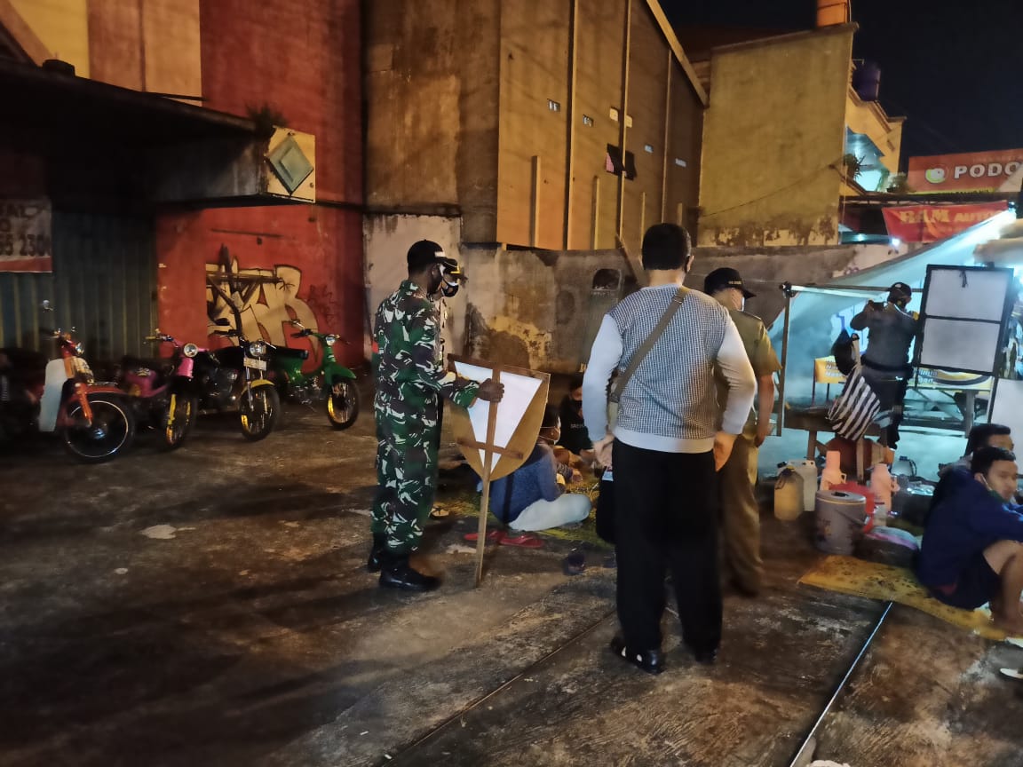 Patroli malam dintensifkan sekaligus himbauan prokes, cegah kasus naik kembali di Mojolaban