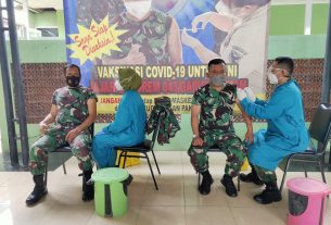 Personel Kodim 0410/KBL melaksankan kegiatan vaksinasi Sinovac Gelombang II