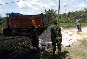 Satgas TMMD Kodim Bojonegoro Kawal Penurunan Material Pasir