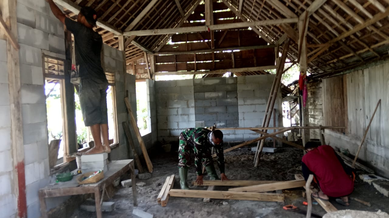 Program Aladin TMMD Bojonegoro, Perbaikan Rumah Samadun Capai 50 Persen