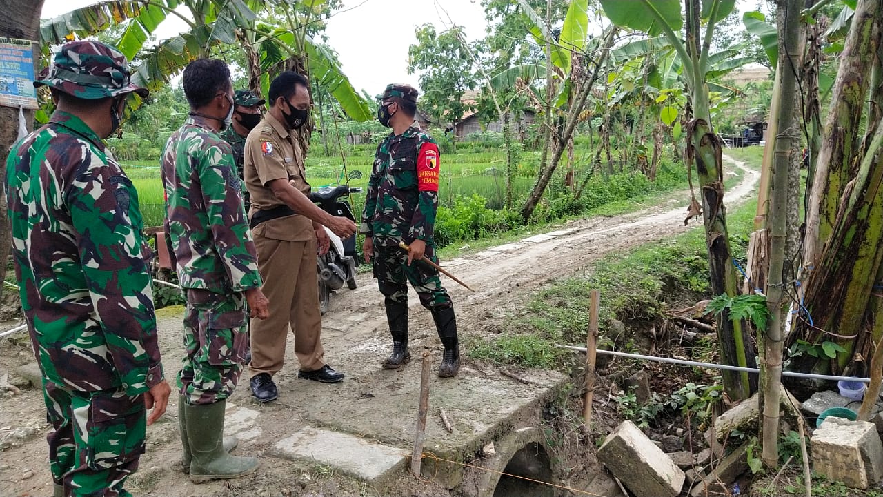 TMMD Bojonegoro, Kades Jatimulyo Jelaskan Arah Aliran Air Drainase