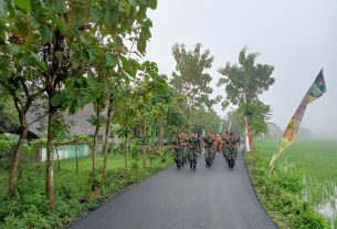 Coba Hasil Pengaspalan, Satgas TMMD Bojonegoro Ajak Masyarakat Olahraga Bersama