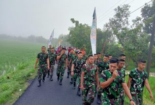 Nikmati Udara Desa Ngrancang, Satgas TMMD Bojonegoro Olahraga Pagi