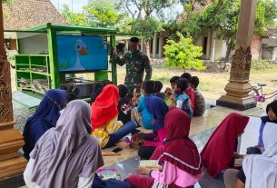 Si Mokos Kodim Bojonegoro Hadir Lagi Untuk Anak-Anak Dilokasi TMMD Tambakrejo