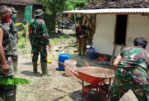 Rumahnya Direhab, Warga Sampaikan Terima Kasih Kepada Satgas TMMD Bojonegoro