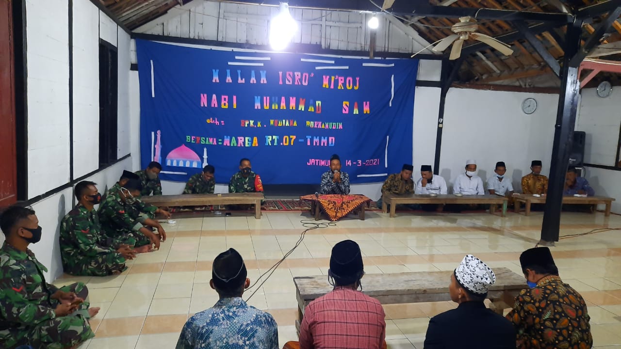 TMMD Bojonegoro, Satgas Ikuti Peringatan Isra Miraj Di Kalongan