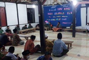 Komandan SSK TMMD Bojonegoro Ikuti Peringatan Isra Miraj Di Nglambangan