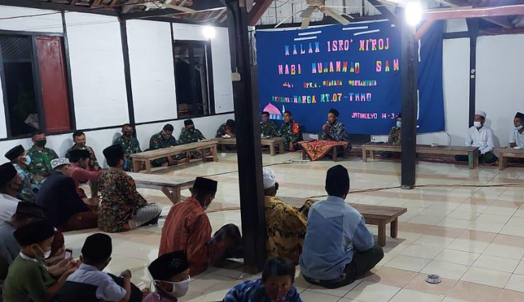 Komandan SSK TMMD Bojonegoro Ikuti Peringatan Isra Miraj Di Nglambangan